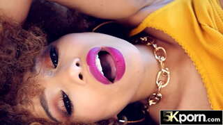 Big Ass Black Bērniņu, kas Bounces par Gailis