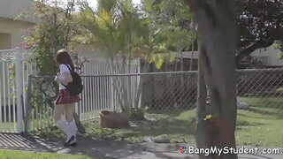 Jonge Maagd Mist Klasse Te Neuken Door Haar Vriend