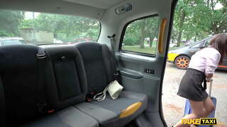 ���ແທັຫາດຊາຍຜັນຍໍາໃນລົດແທັກ