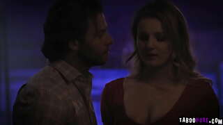 Seksi dušo ELiza Eves pustiti zreo pastuv potisak joj sladak kolačić sa njegovom stanu kurac