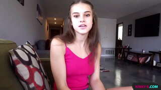 Mijn stiefzuster ontdekte dat haar vriendje is vreemdgegaan haar en wil je aan hem vroeg ze me haar te neuken en laat haar foto &#039; s nemen van ons - Ellie Idool