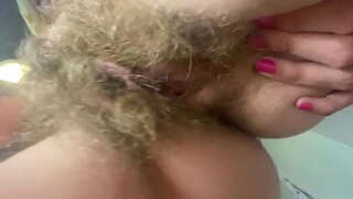 Bailando con coño peludo amateur Bailando con coño peludo amateur