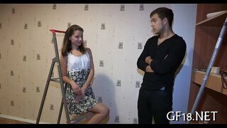 ���្មេងអង្គុយនិងសម្លឹ