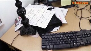 Killen gjorde en deal med varm kvinna för henne att ha pengar