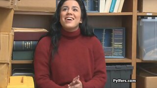 ƛ�线优美的拉丁小偷被抓和被保护角质